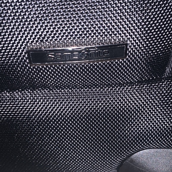 Samsonite says it all.  Looks to be in perfect condition 9/10 - Picture 2 of 4
